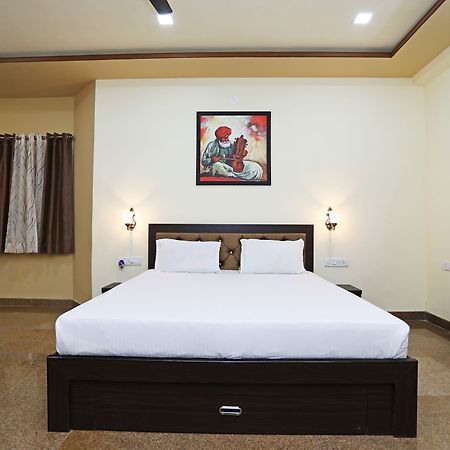 Oyo 9428 Hill View Room Goverdhan Vilas Udaipur Esterno foto