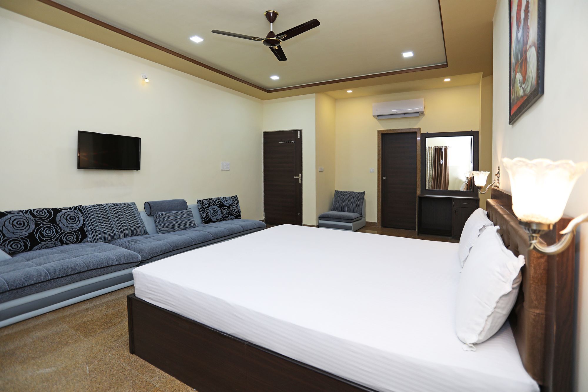 Oyo 9428 Hill View Room Goverdhan Vilas Udaipur Esterno foto