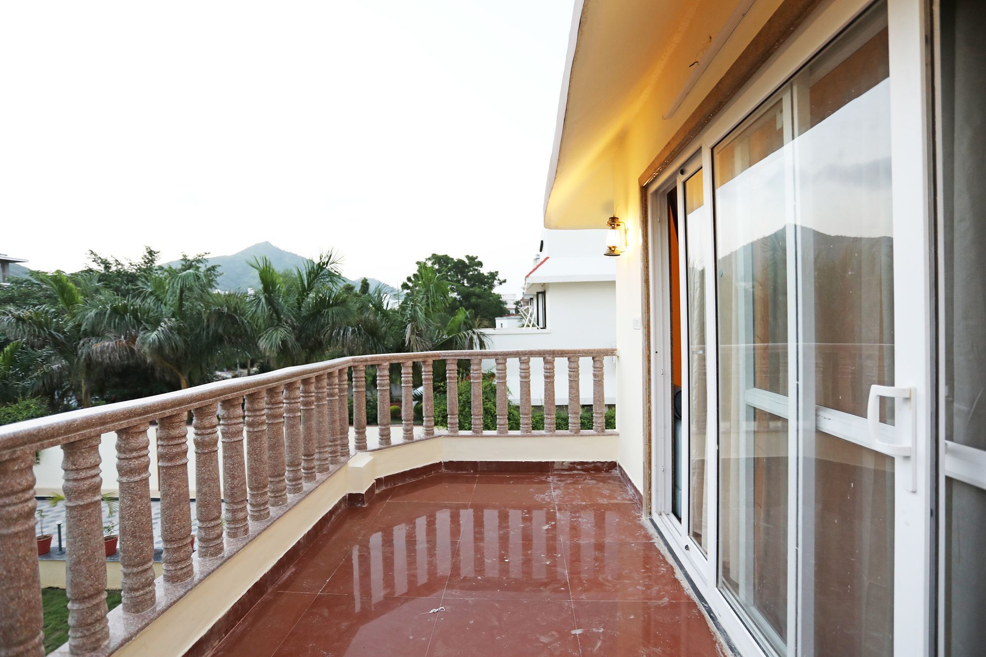 Oyo 9428 Hill View Room Goverdhan Vilas Udaipur Esterno foto