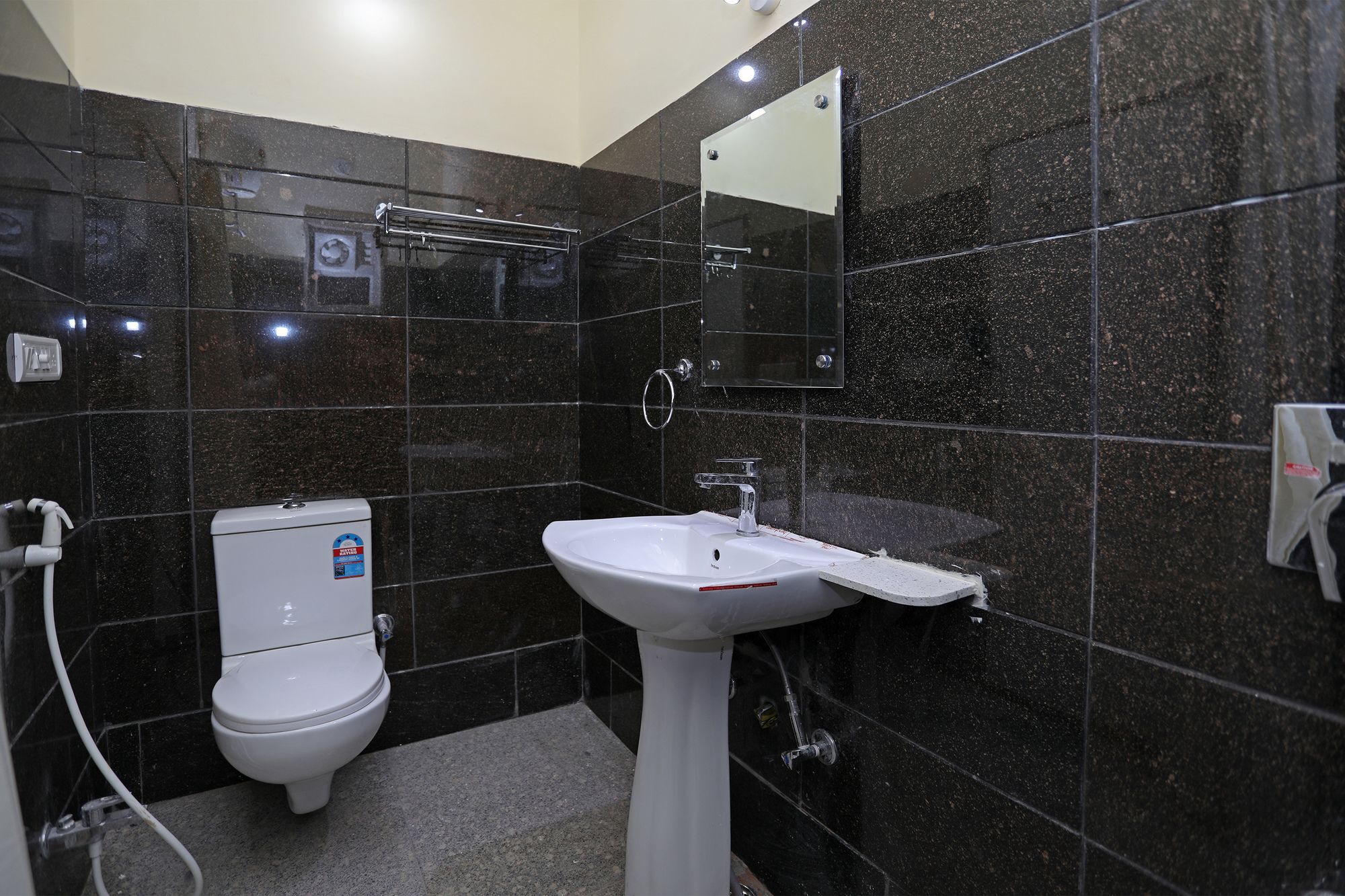 Oyo 9428 Hill View Room Goverdhan Vilas Udaipur Esterno foto