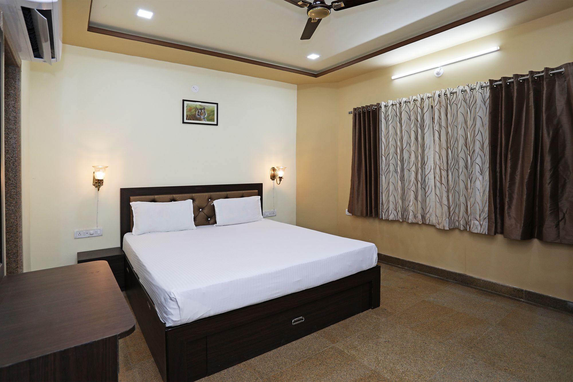 Oyo 9428 Hill View Room Goverdhan Vilas Udaipur Esterno foto