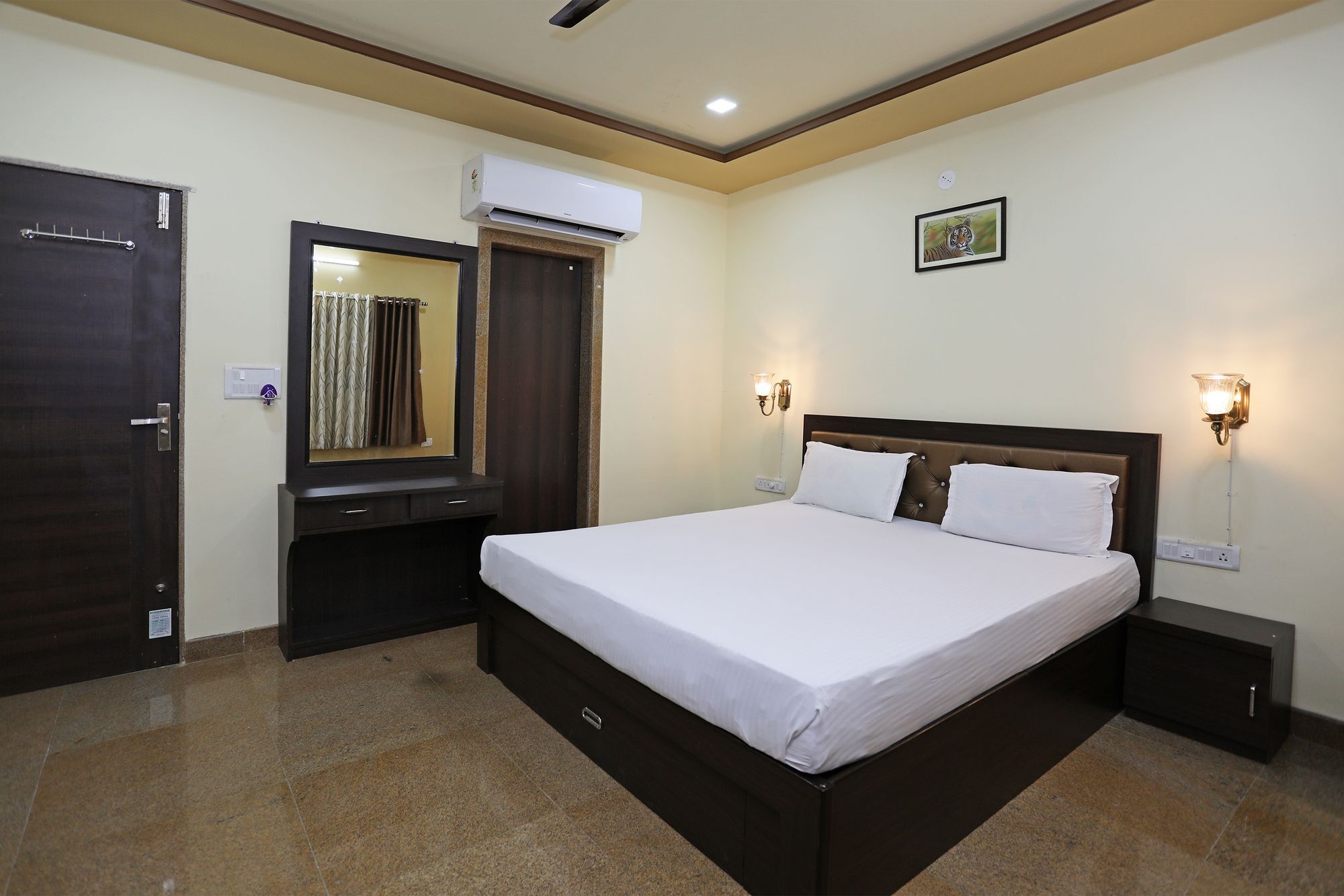 Oyo 9428 Hill View Room Goverdhan Vilas Udaipur Esterno foto