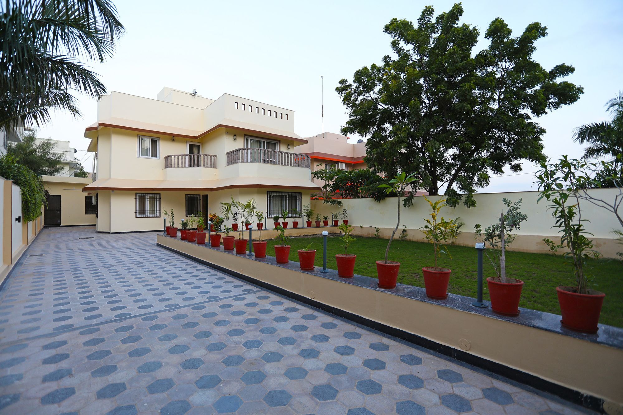 Oyo 9428 Hill View Room Goverdhan Vilas Udaipur Esterno foto