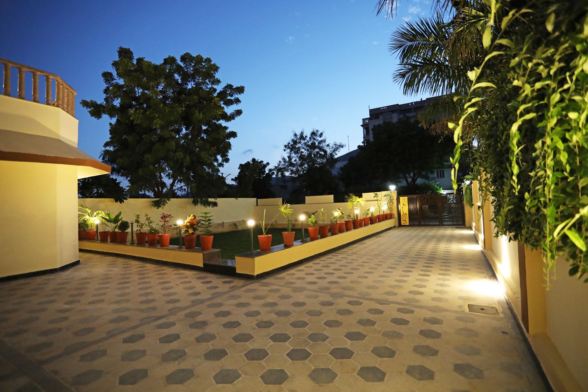 Oyo 9428 Hill View Room Goverdhan Vilas Udaipur Esterno foto