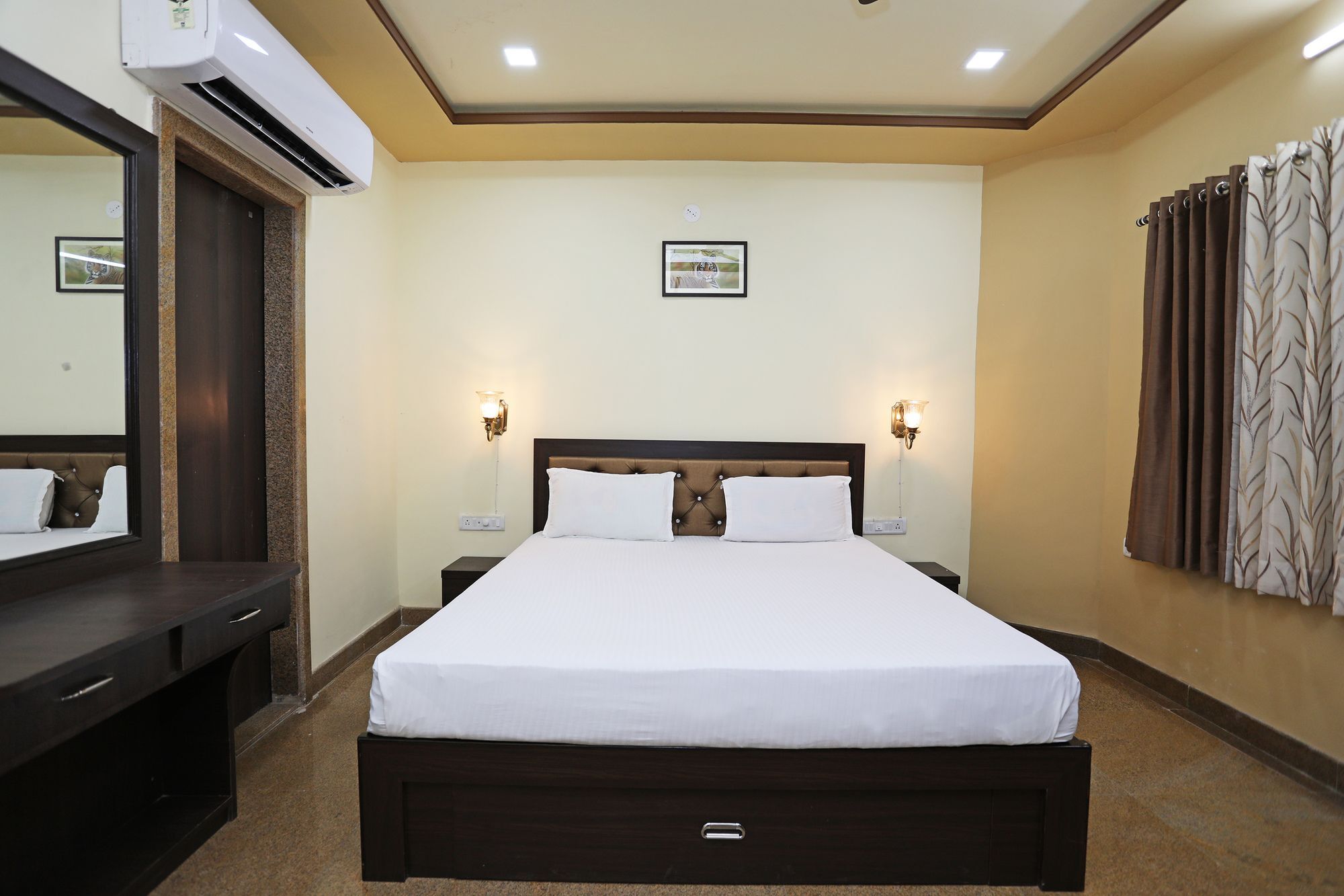 Oyo 9428 Hill View Room Goverdhan Vilas Udaipur Esterno foto