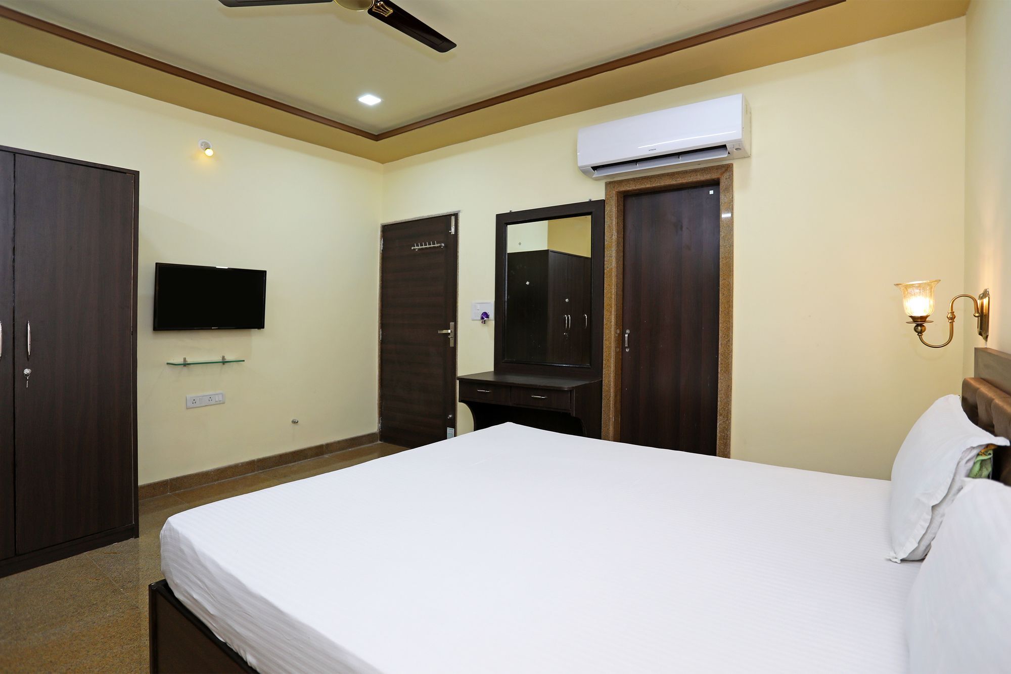 Oyo 9428 Hill View Room Goverdhan Vilas Udaipur Esterno foto